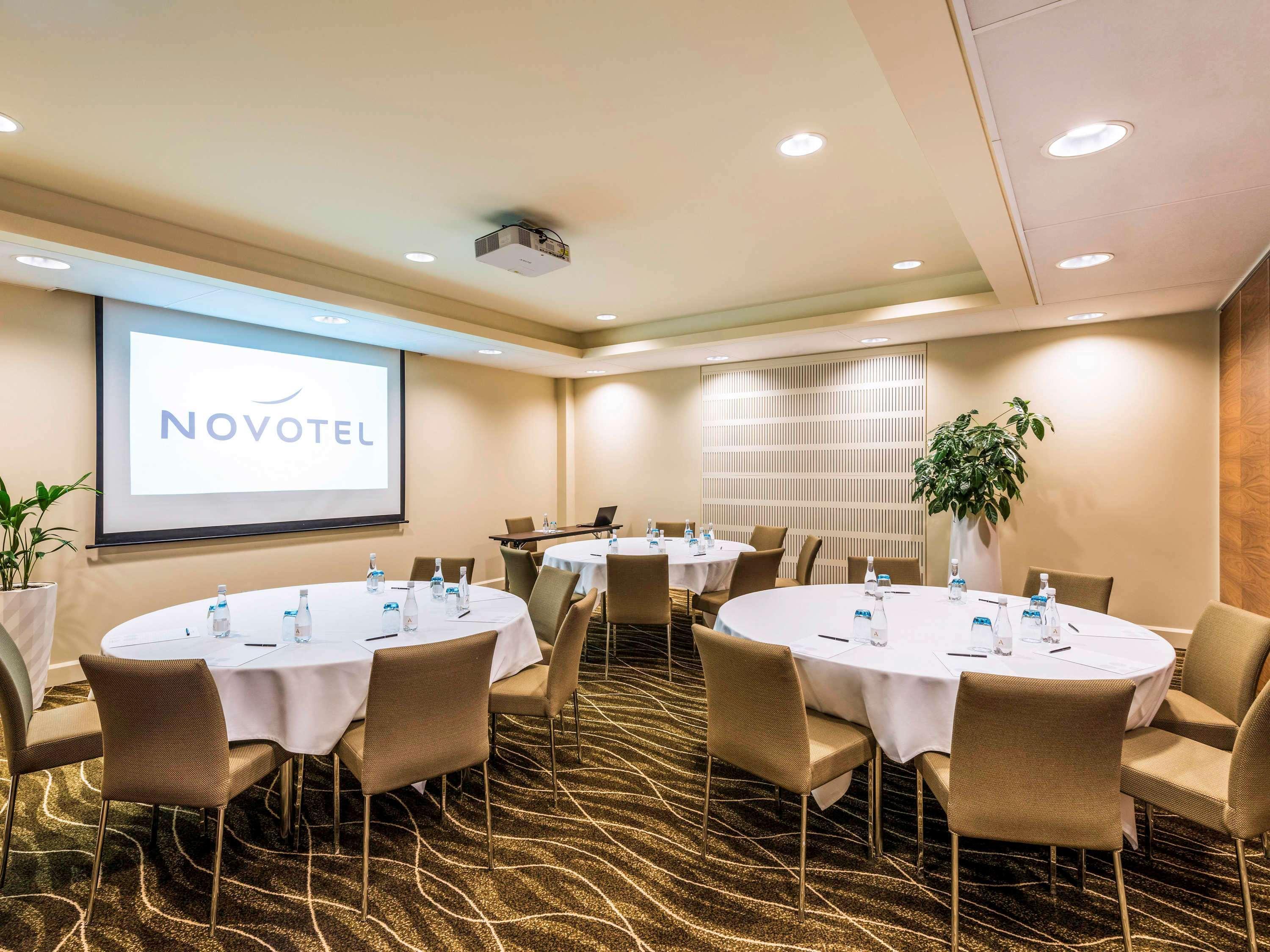 Novotel Christchurch Cathedral Square Exterior photo